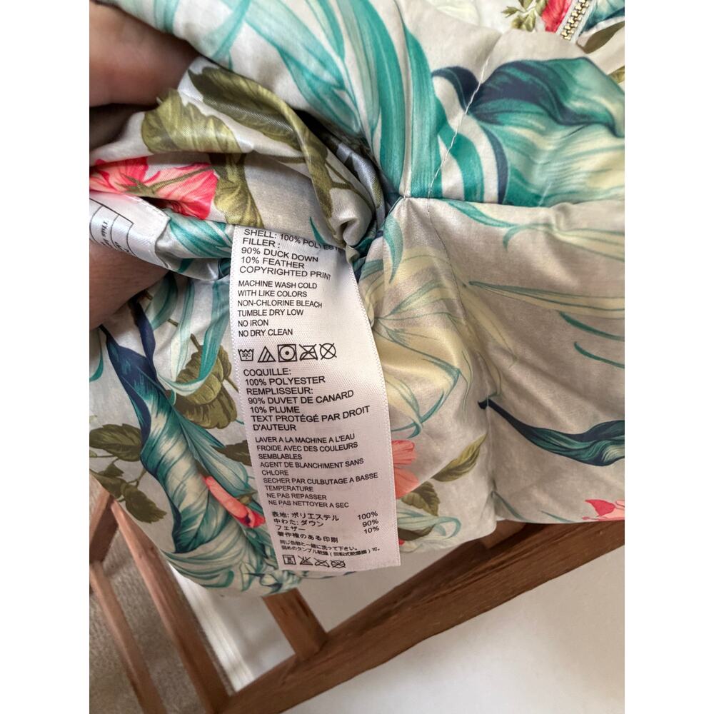 Tommy Bahama Spring Resort Wear Reversible Duck Down Puffer Vest-Med (reg$228) - Picture 8 of 12